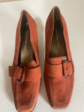 Bandolino Women's Red/ Orange Pump. Very Good Condition. Size 7M.